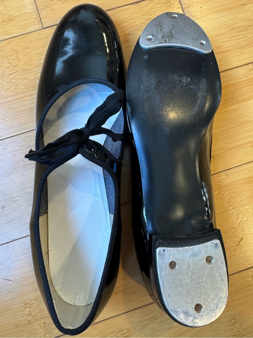 HARDLY WORN! Black Patent Women’s Tap Flats with Ribbon Tie Dancer Fun Sz 9.5